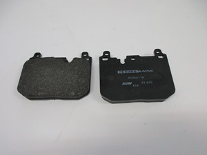 Jeu de plaquettes AV Sportive/Routière (+ 40 % de Grip) - 214.68 HT 
Plaquette réservée a la compétition (!! réadapter tôle de protection sinon jeu et affiner emplacement témoin)