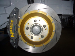 Kit complet EVO 2 avec disques (356), étriers AP 6 pistons, bols, jeu de plaquettes et kit boulons/cales de fixation