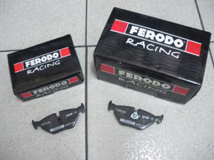 Jeu de plaquettes AV en DS2500/H - 185.44 € HT +40% de grip et d'endurance avec un coeff de friction de 0.5 - idéal pour une conduite rallye (photo non contractuelle) 