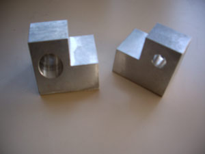 Supports Alu droit et gauche pour boîtes séquentielles (37 et 41 kg)Supports de boîte Alu 2 x 84.87 HT - 169.74 HT